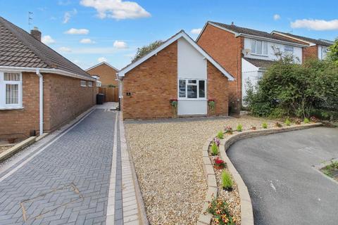 2 bedroom bungalow for sale, Tenbury Gardens, Wolverhampton