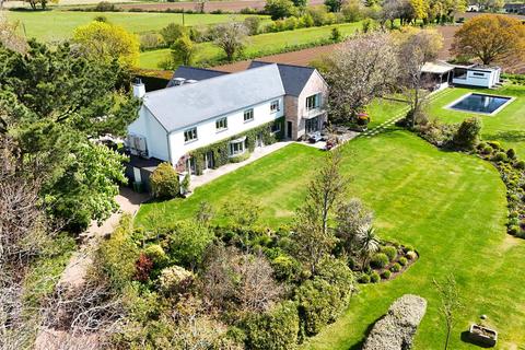 7 bedroom detached house for sale, Outstanding Value – Spacious 7-Bedroom Equestrian Estate Featuring Pool & Outdoor Kitchen