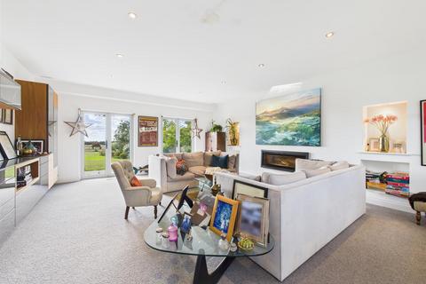 7 bedroom detached house for sale, Outstanding Value – Spacious 7-Bedroom Equestrian Estate Featuring Pool & Outdoor Kitchen