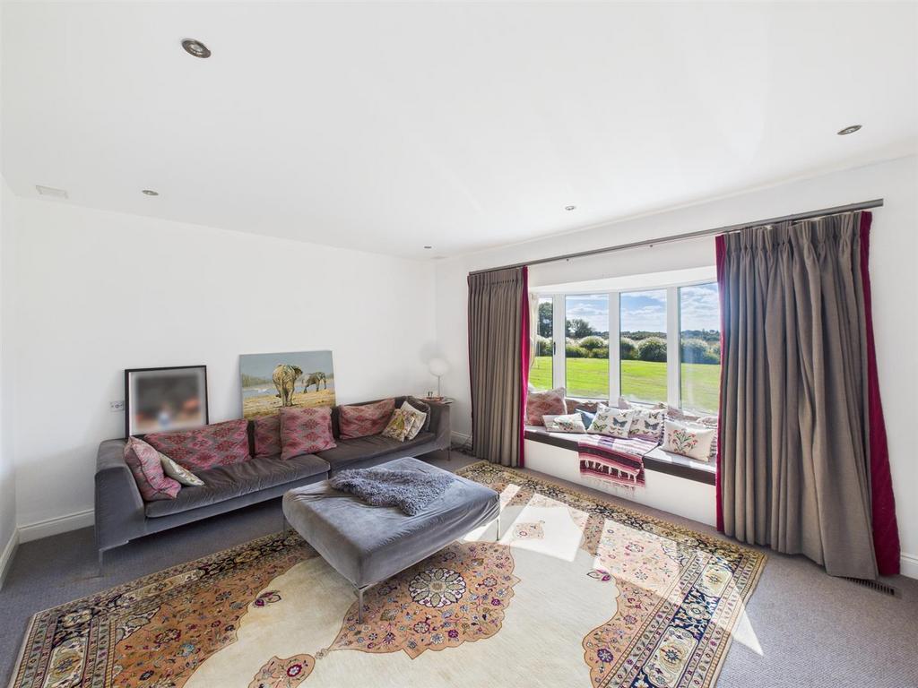 CAM04392 G0-PR0137-STILL012.jpg