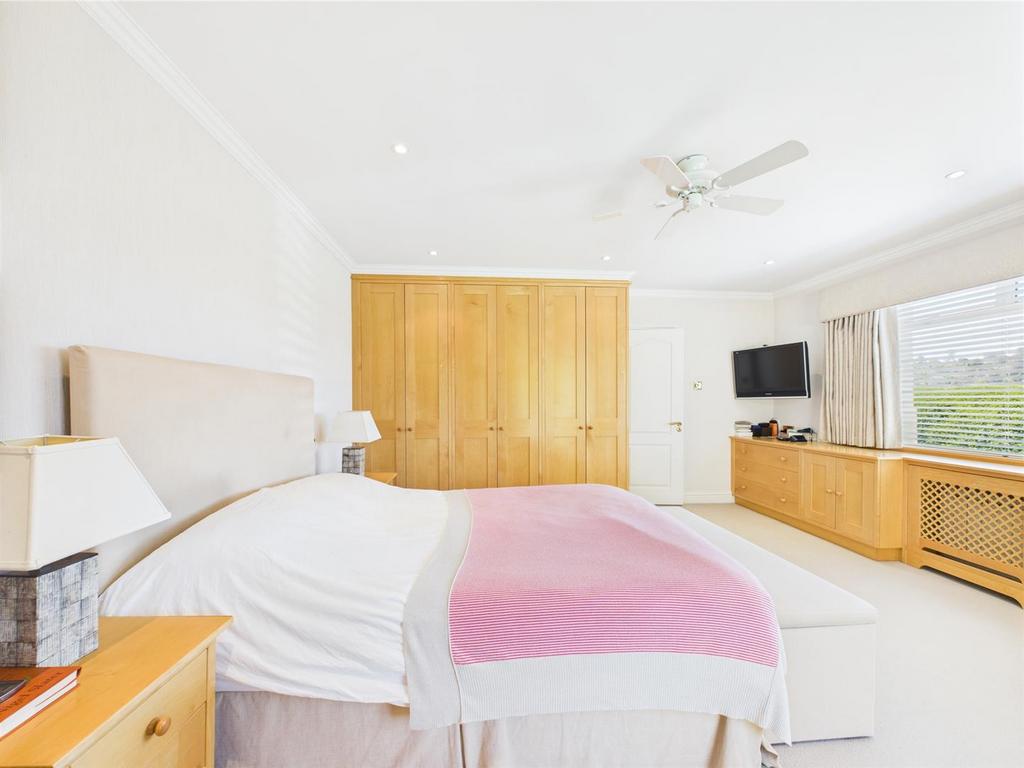 CAM04099 G0-PR0107-STILL006.jpg