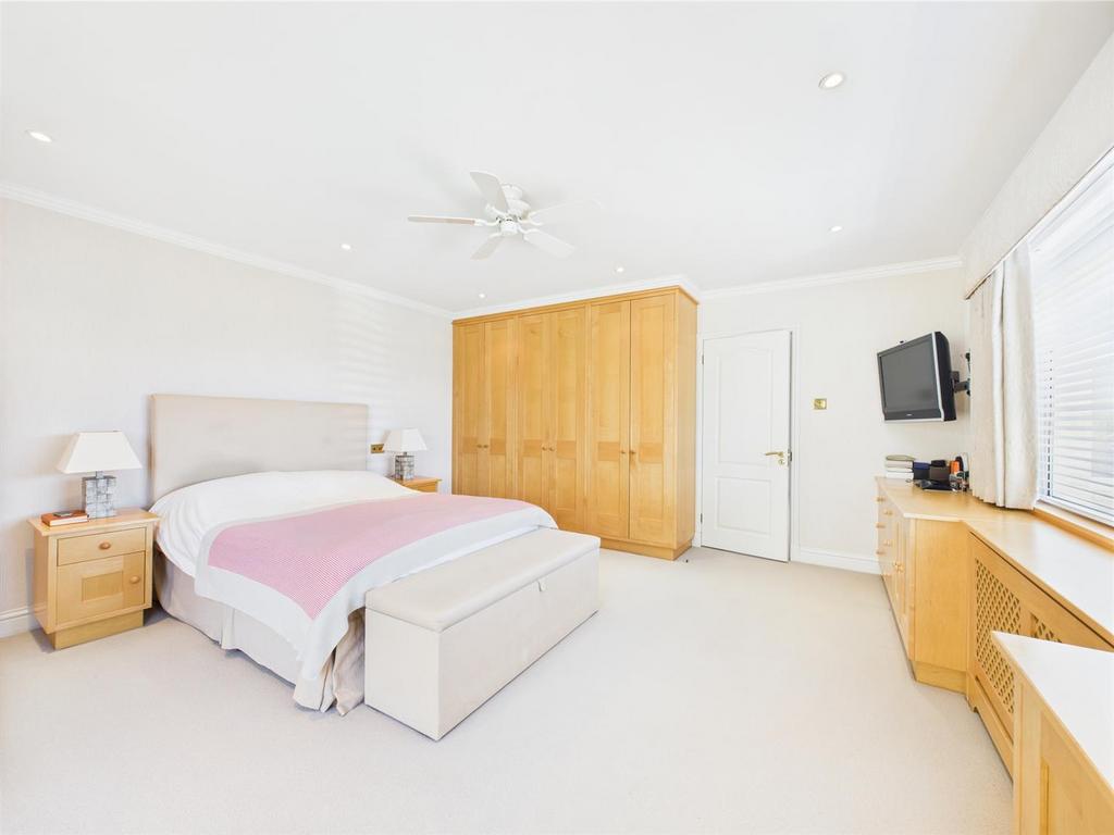 CAM04099 G0-PR0107-STILL007.jpg