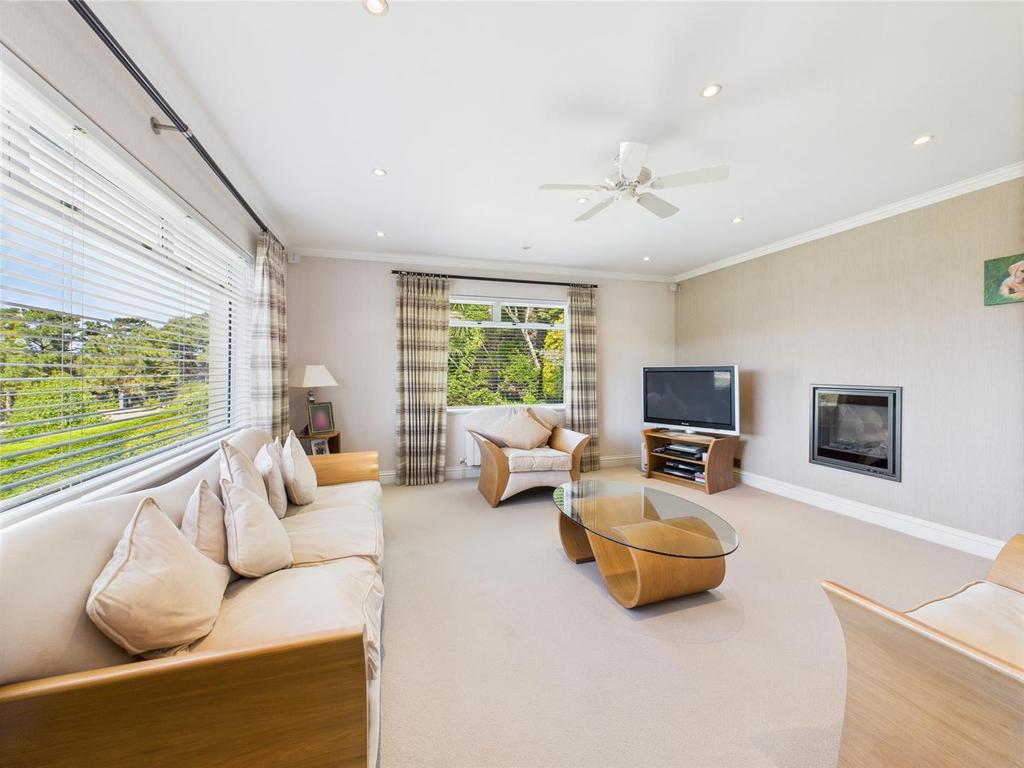 CAM04099 G0-PR0107-STILL015.jpg