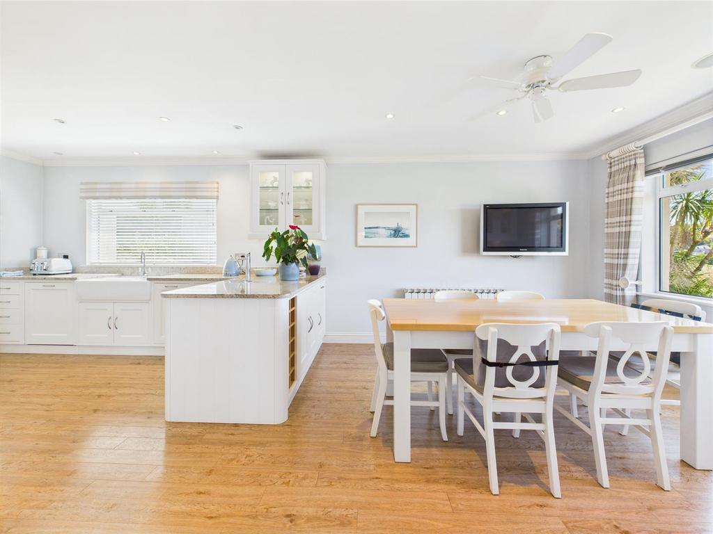 CAM04099 G0-PR0107-STILL017.jpg