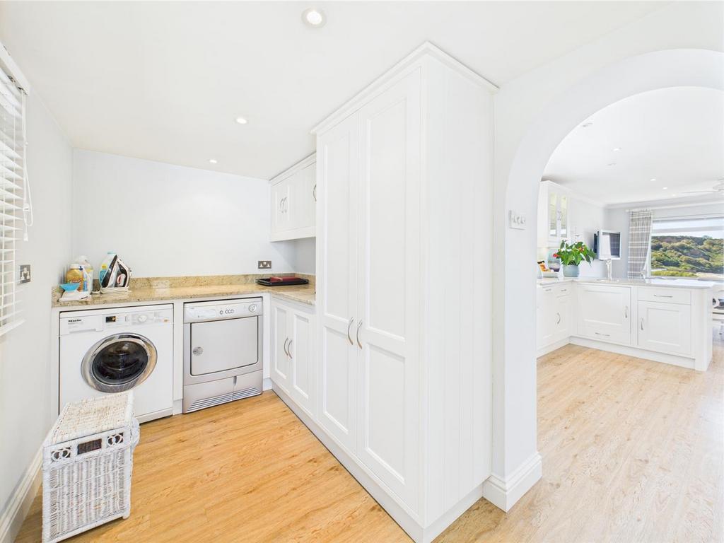 CAM04099 G0-PR0107-STILL021.jpg