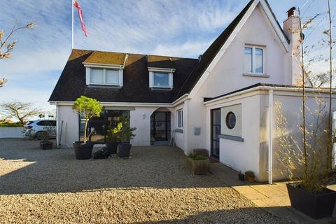 3 bedroom detached house for sale, Situated On A Spacious Plot In Trinity