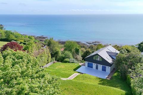 A Modern Four Bedroom Masterpiece Located In A Elevated Position On The East Coast