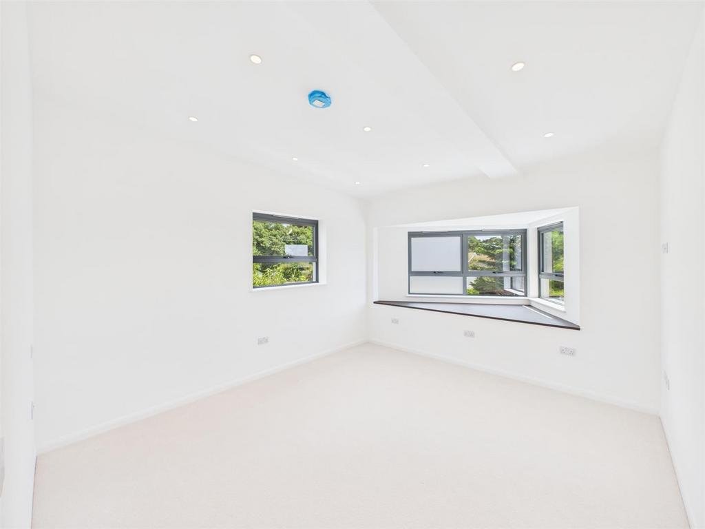 CAM04099 G0-PR0126-STILL022.jpg