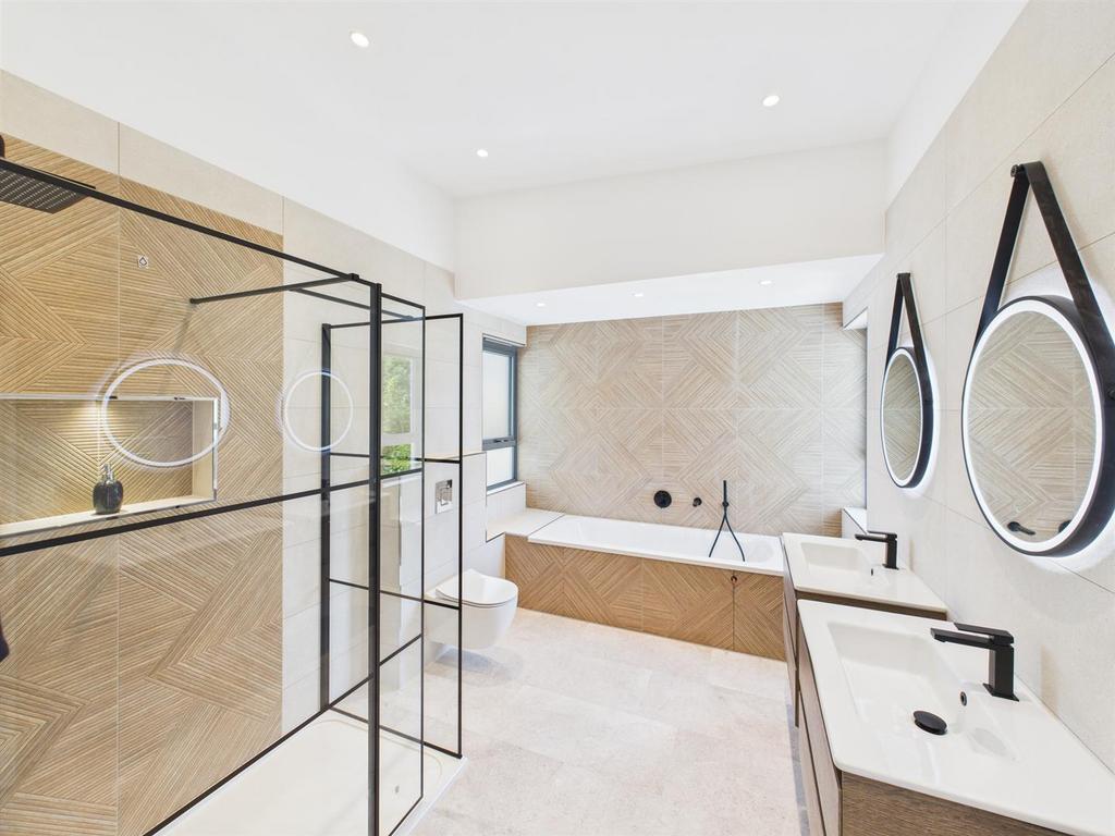 CAM04099 G0-PR0126-STILL023.jpg