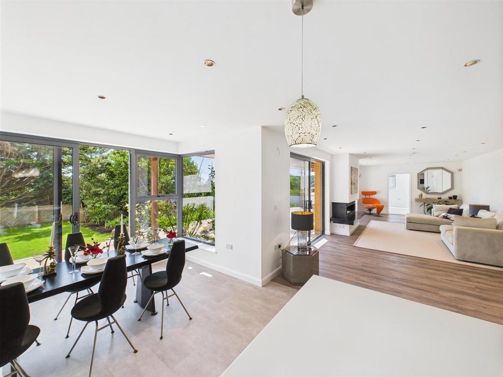 CAM04099 G0-PR0126-STILL016.jpg