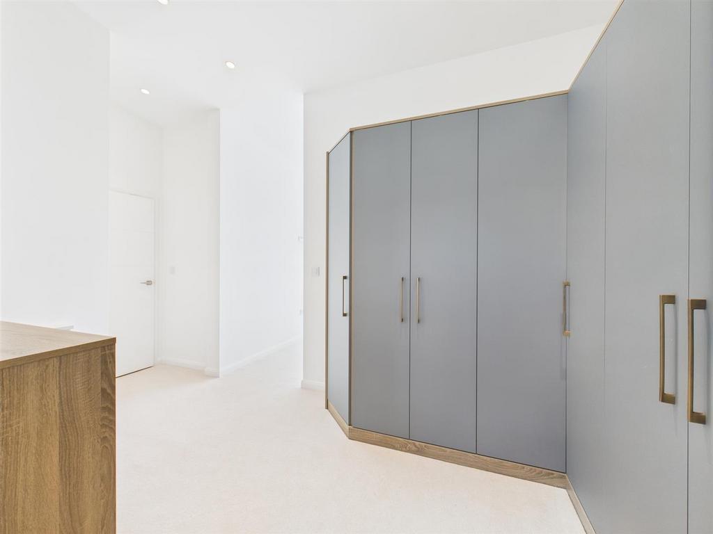 CAM04099 G0-PR0126-STILL032.jpg