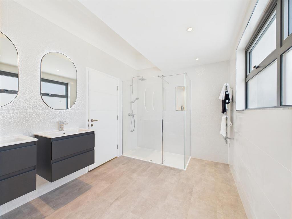 CAM04099 G0-PR0126-STILL033.jpg