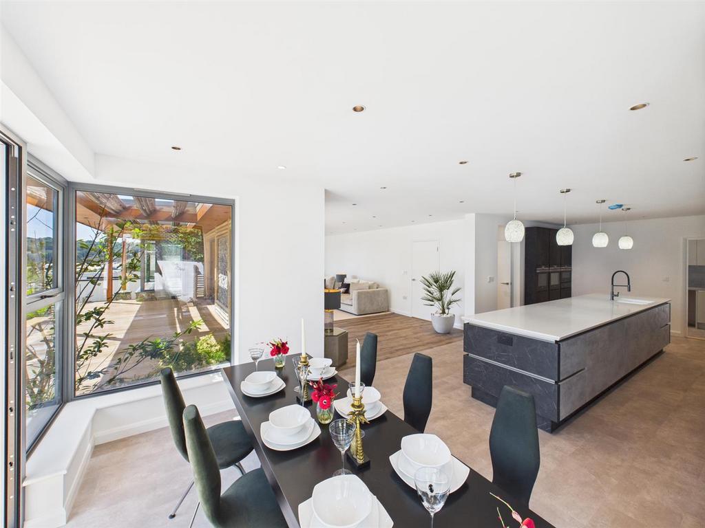 CAM04099 G0-PR0126-STILL015.jpg