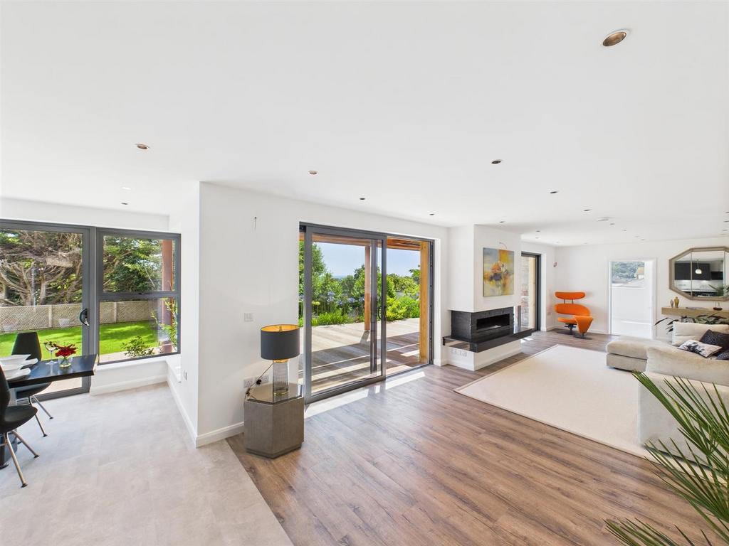 CAM04099 G0-PR0126-STILL001.jpg