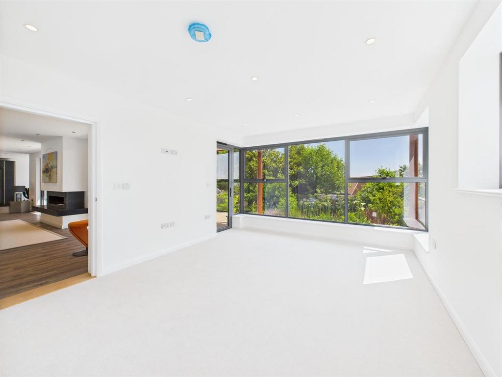 CAM04099 G0-PR0126-STILL004.jpg