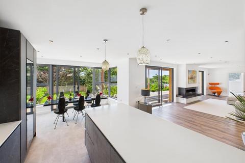6 bedroom detached house for sale, Contemporary New Build Just Moments From The Beach
