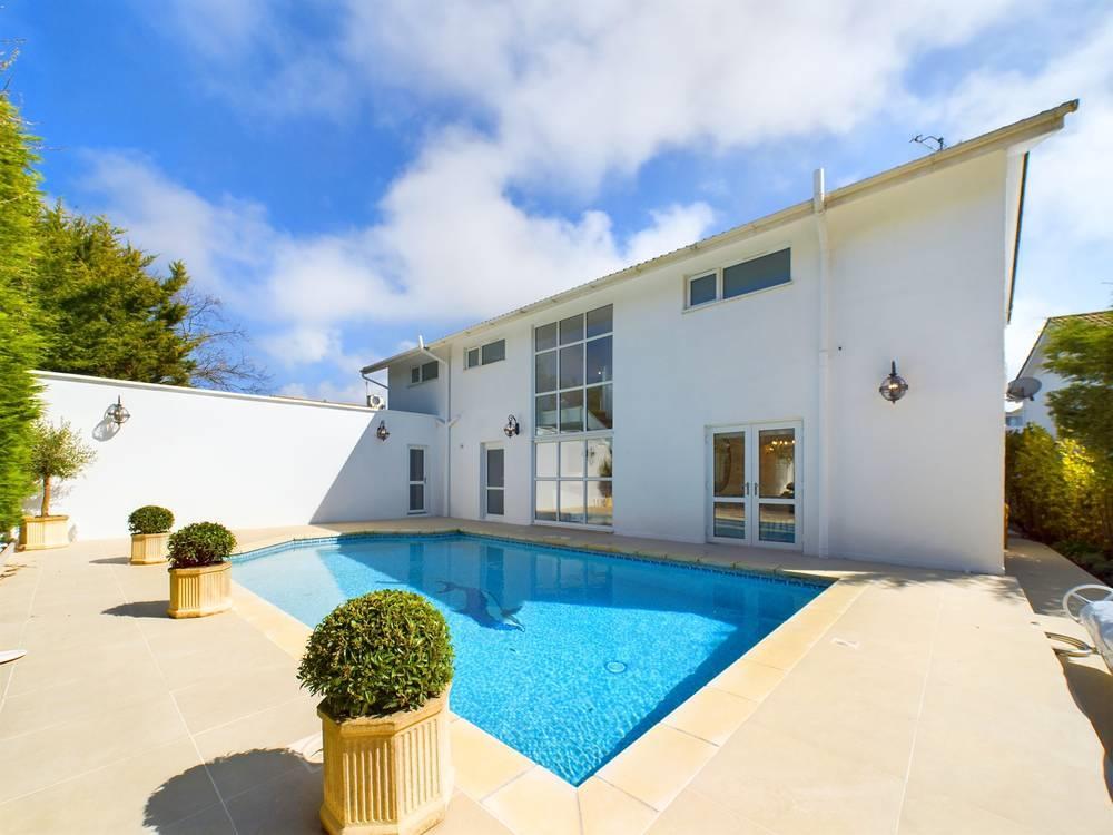 CAM02007 G0-PR0187-STILL006-thumbnail-h750-70.jpg