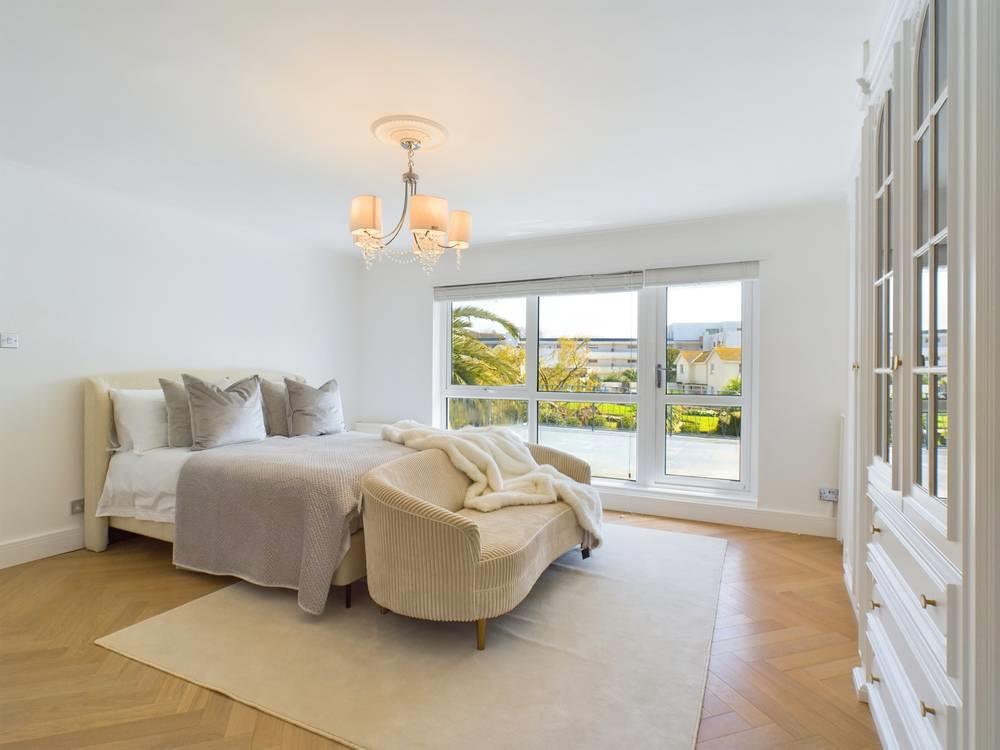 CAM02007 G0-PR0187-STILL028-thumbnail-h750-70.jpg