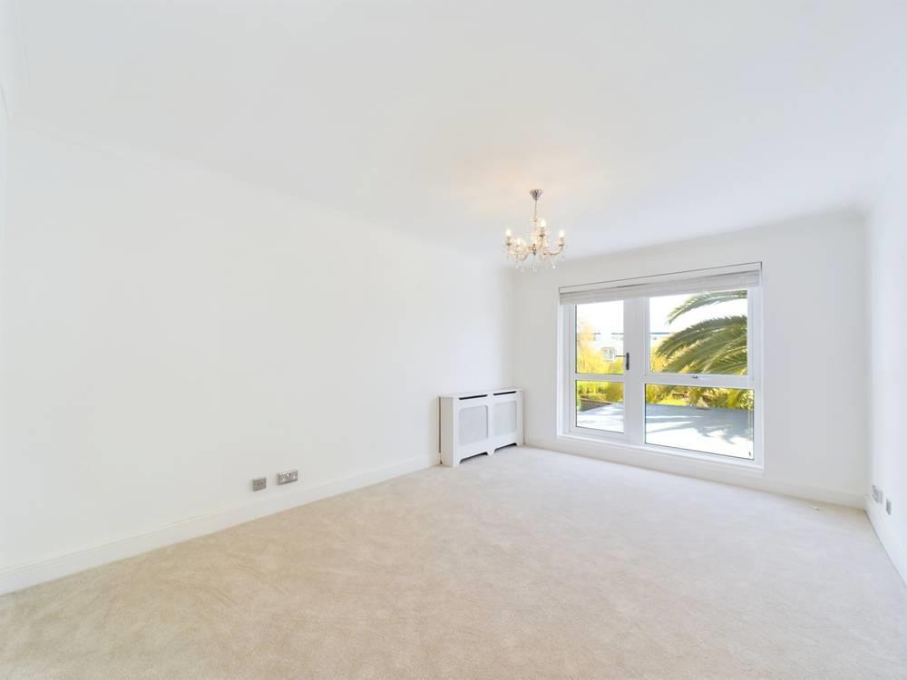 CAM02007 G0-PR0187-STILL036-thumbnail-h750-70.jpg