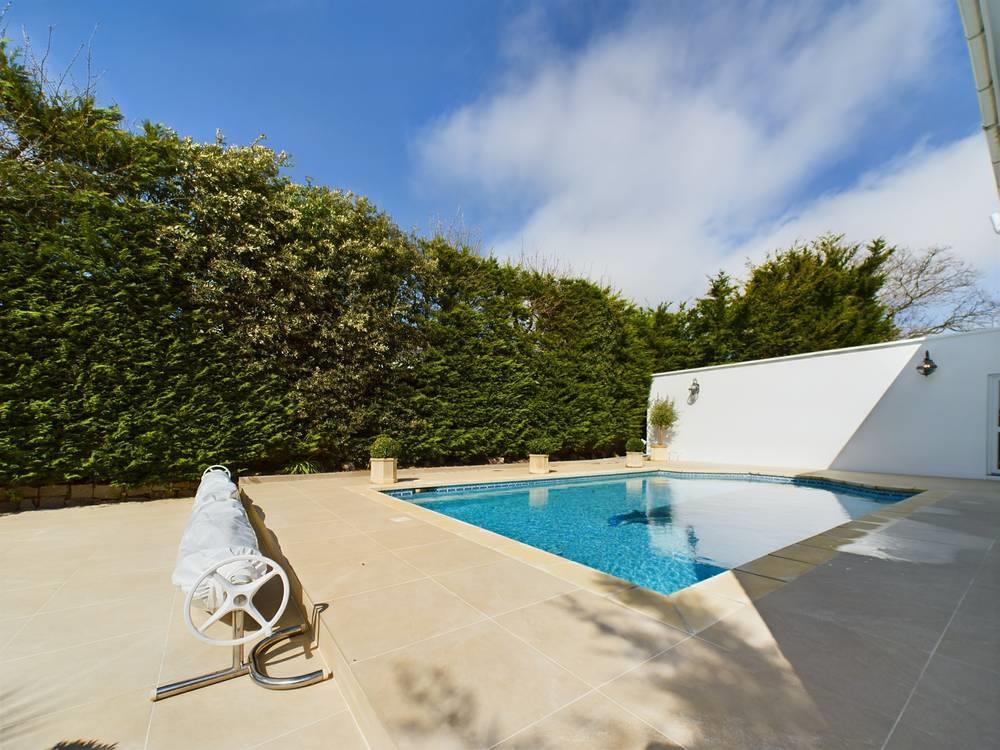 CAM02007 G0-PR0187-STILL009-thumbnail-h750-70.jpg