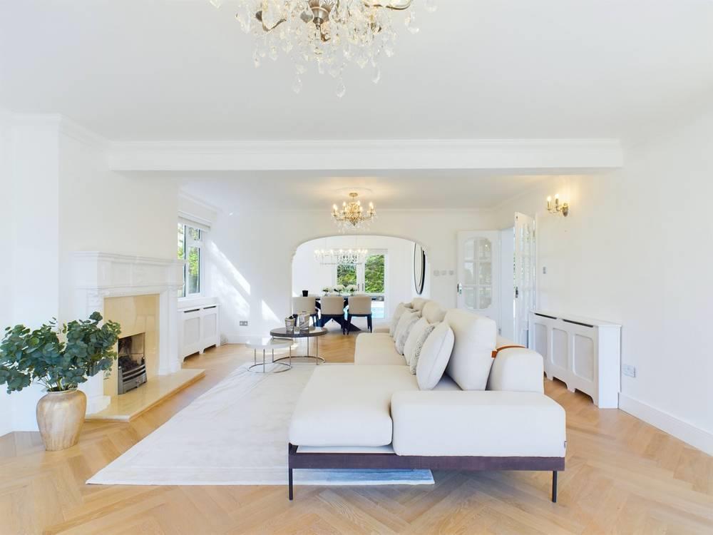 CAM02007 G0-PR0187-STILL016-thumbnail-h750-70.jpg