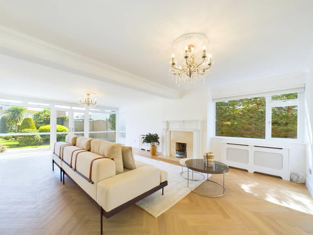 CAM02007 G0-PR0187-STILL017-thumbnail-h750-70.jpg