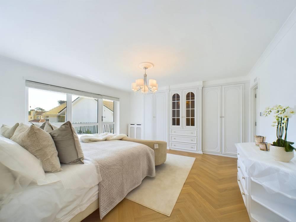 CAM02007 G0-PR0187-STILL027-thumbnail-h750-70.jpg