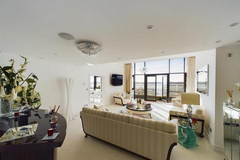 3 bedroom penthouse for sale, Penthouse Apartment Directly Overlooking Elizabeth Marina