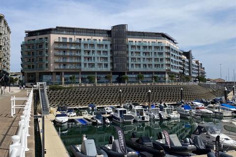 3 bedroom penthouse for sale, Penthouse Apartment Directly Overlooking Elizabeth Marina