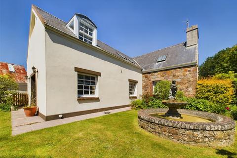 4 bedroom farm house for sale, Expansive Grounds & Features A Detached Two Story Building In Need Of Renovation