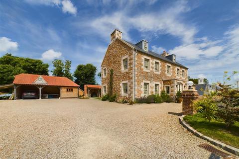 5 bedroom house for sale, A Stunning Granite Residence Combines Traditional Architectural Style