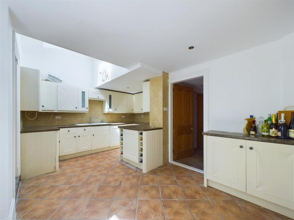 CAM02009 G0-PR0269-STILL016.jpg