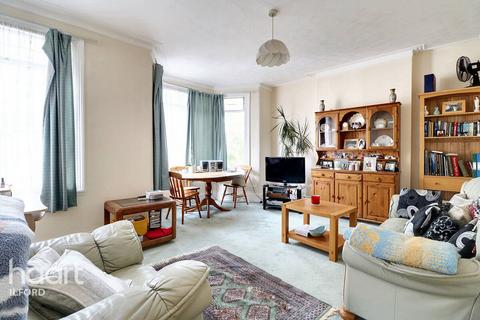 2 bedroom apartment for sale, Courtland Avenue, Ilford