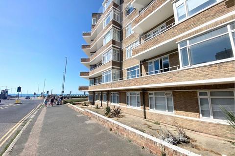 3 bedroom flat to rent, Kingsway, Hove, BN3 4RB