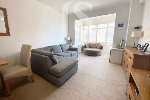 3 bedroom flat to rent, Kingsway, Hove, BN3 4RB