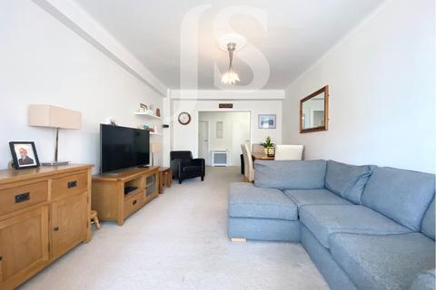 3 bedroom flat to rent, Kingsway, Hove, BN3 4RB