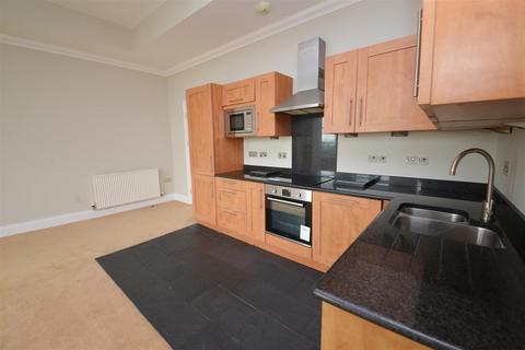 undefined, Bryn Y Mor, Tenby - Apartment with Parking & Pool/Spa/Gym Access