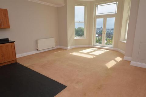 undefined, Bryn Y Mor, Tenby - Apartment with Parking & Pool/Spa/Gym Access