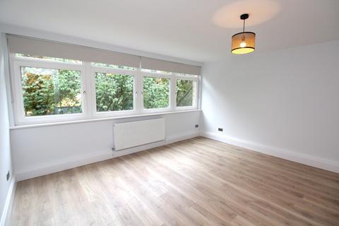 2 bedroom apartment to rent, St. Mary's Lodge, St. Mary's Avenue, E11