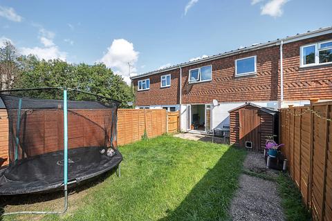 Squirrels Close, Godalming, Surrey, GU7