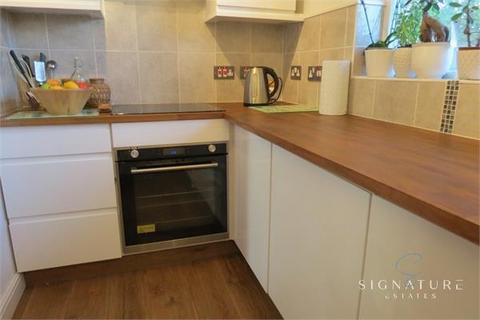 2 bedroom flat to rent, The Beeches, Halsey Road, Watford, Hertfordshire