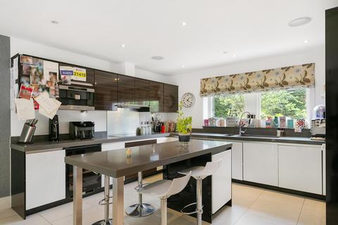 5 bedroom semi-detached house for sale, Clavering Place, London, SW12