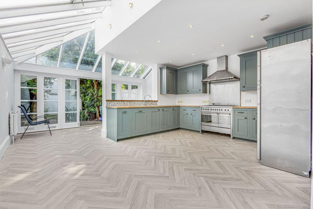 House in London - View 2