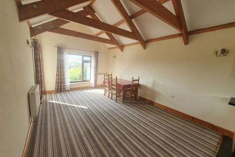 2 bedroom barn conversion to rent, Grampound Road, Truro