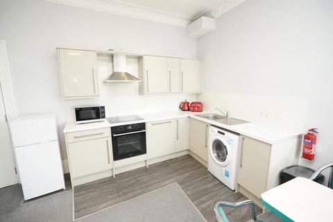 2 bedroom flat to rent, Perth Road, Dundee