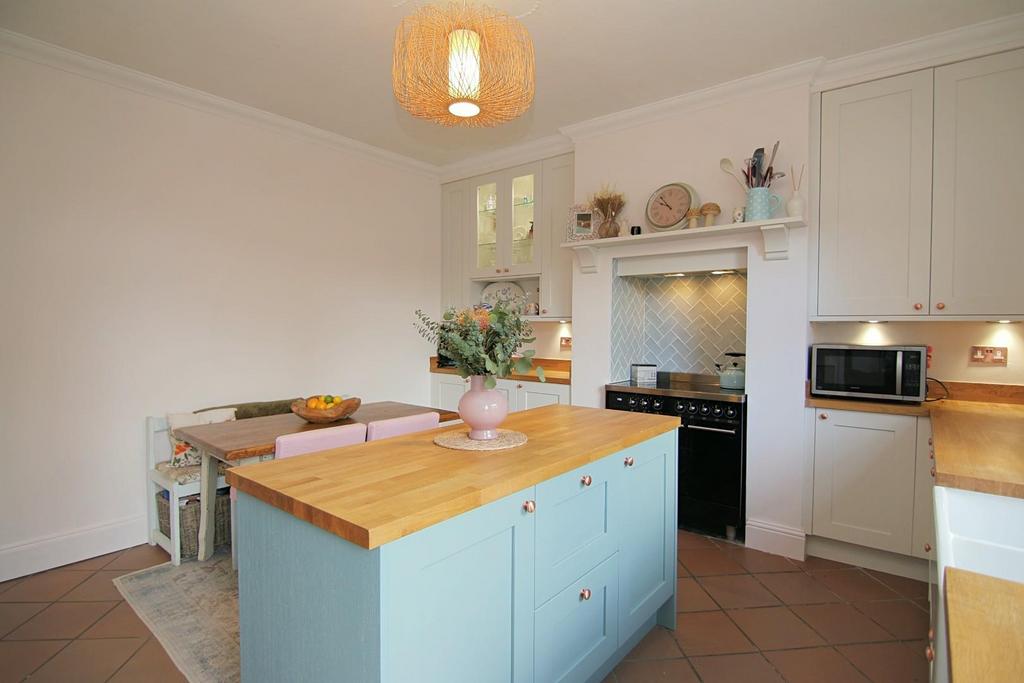 Dining kitchen