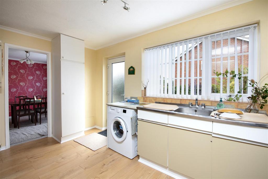 2 Cloford Close Trowbridge BA14 9 DH (11).jpg