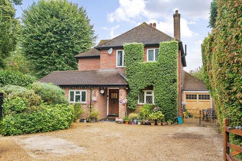 4 bedroom detached house for sale, Whyteleafe Road, Caterham CR3