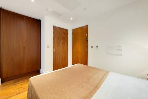 Studio to rent, Lincoln Plaza, Canary Wharf, London, E14