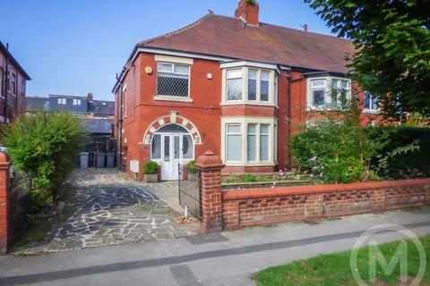 4 bedroom end of terrace house for sale, West Park Drive, Stanley Park, FY3 9DN